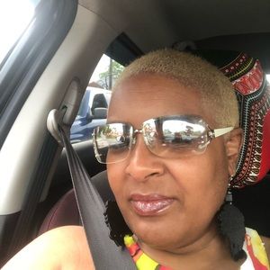 Meet your Posher, Dana